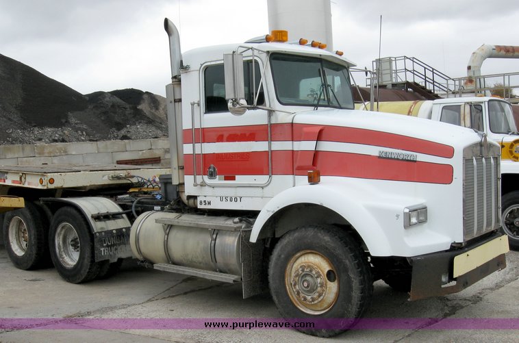 image for item 6953 1995 Kenworth T800B TATT