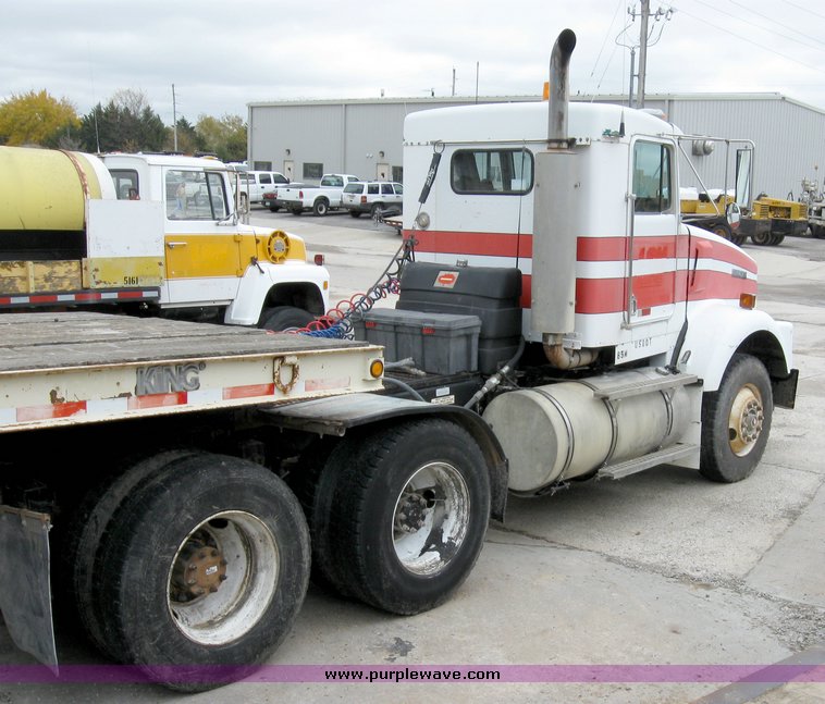 image for item 6953 1995 Kenworth T800B TATT