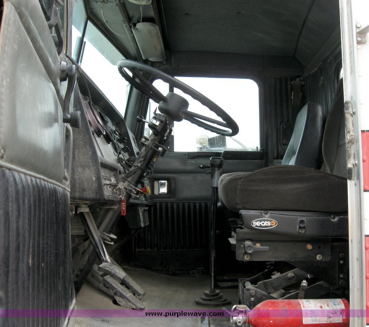 image for item 6953 1995 Kenworth T800B TATT