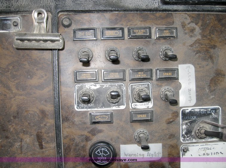 image for item 6953 1995 Kenworth T800B TATT