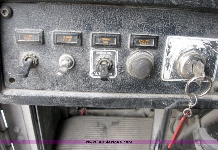 image for item 6953 1995 Kenworth T800B TATT