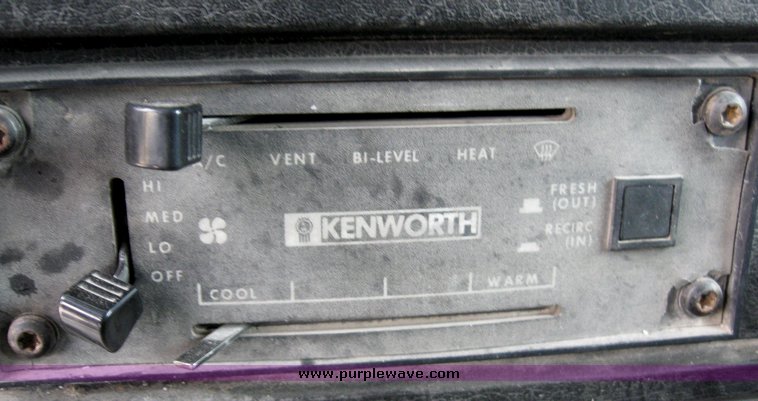 image for item 6953 1995 Kenworth T800B TATT