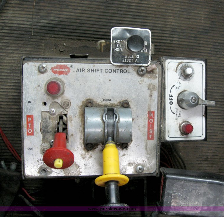 image for item 6953 1995 Kenworth T800B TATT