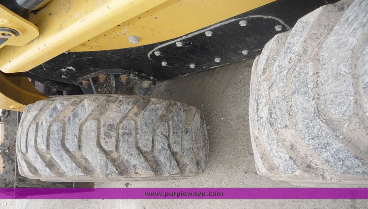 image for item 6956 2005 Caterpillar 246B skid steer