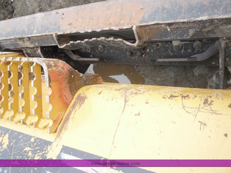 image for item 6956 2005 Caterpillar 246B skid steer