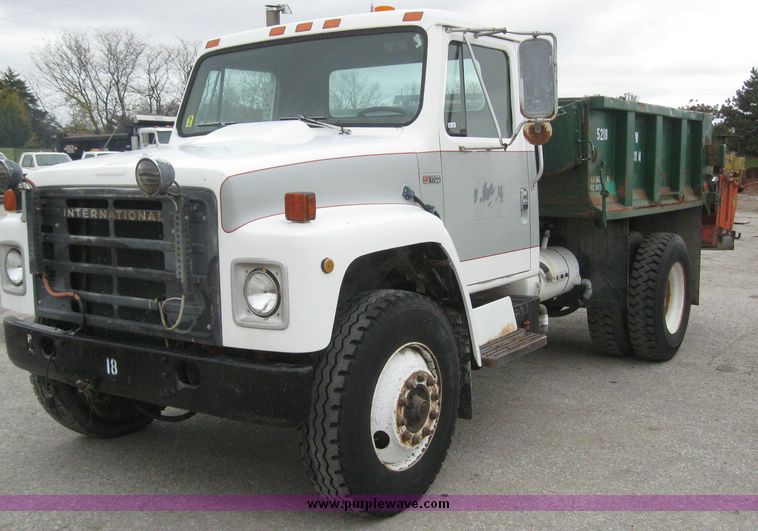 1982 International 1754 SA single axle dump truck in Lawrence, KS