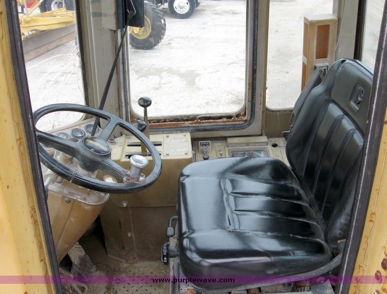 image for item 8025 Caterpillar 936 wheel loader