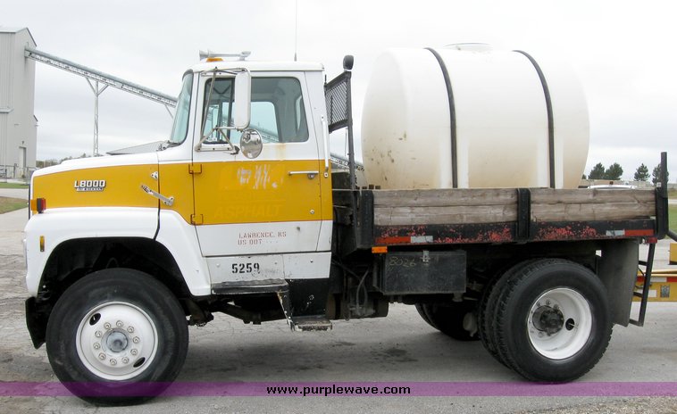 image for item 8026 1987 Ford LN8000 water truck