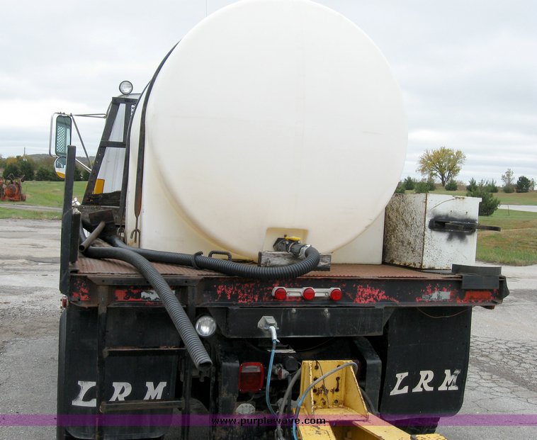 image for item 8026 1987 Ford LN8000 water truck