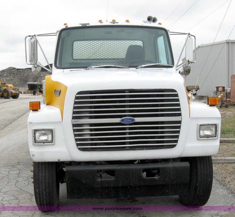 image for item 8026 1987 Ford LN8000 water truck