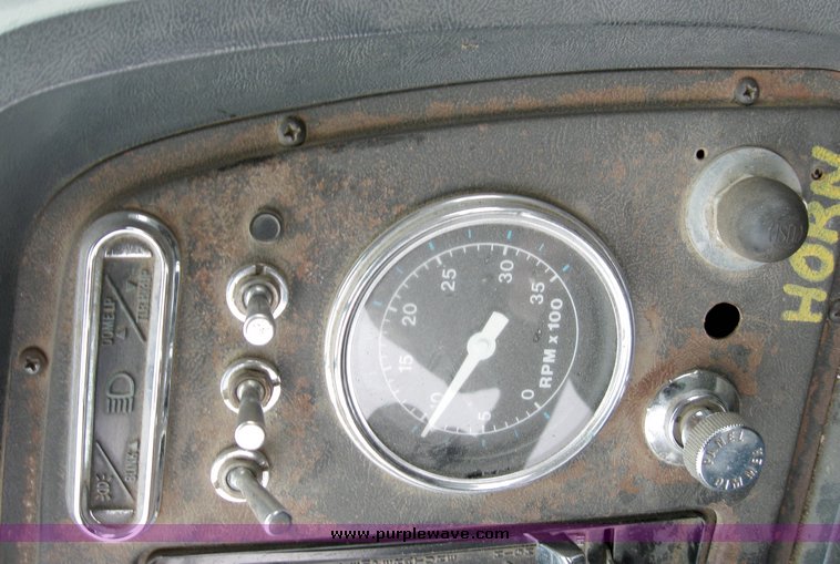 image for item 8026 1987 Ford LN8000 water truck