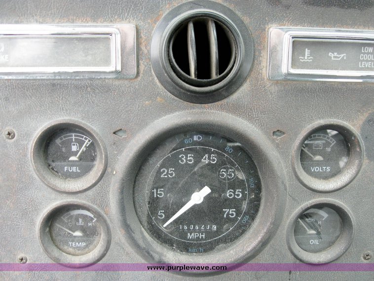 image for item 8026 1987 Ford LN8000 water truck