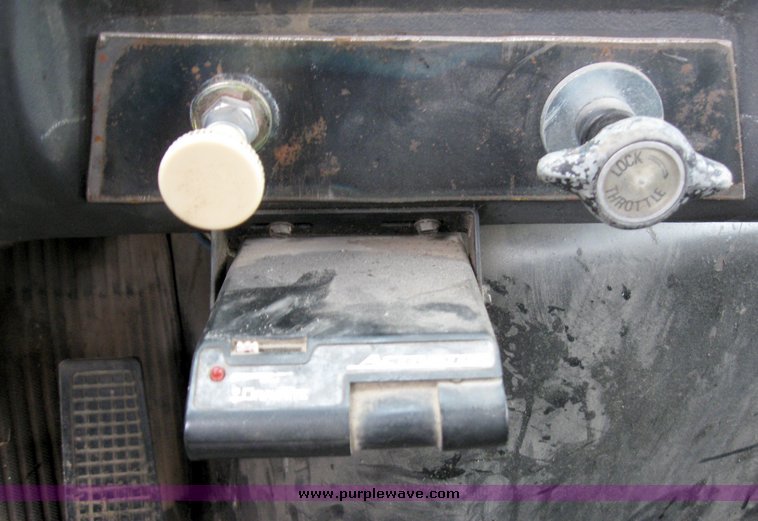 image for item 8026 1987 Ford LN8000 water truck