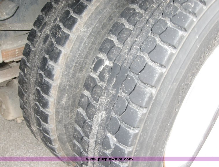 image for item 8026 1987 Ford LN8000 water truck