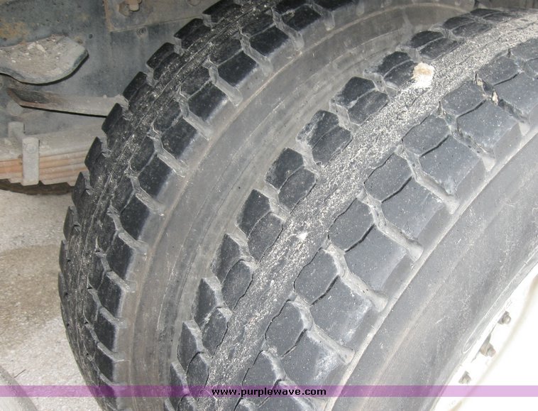 image for item 8026 1987 Ford LN8000 water truck