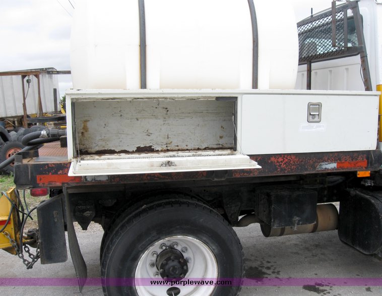 image for item 8026 1987 Ford LN8000 water truck