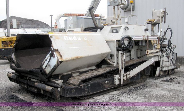 image for item 8028 1995 Cedarapids CR461 paver