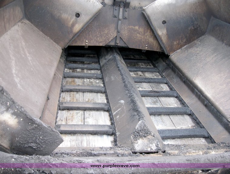 image for item 8028 1995 Cedarapids CR461 paver