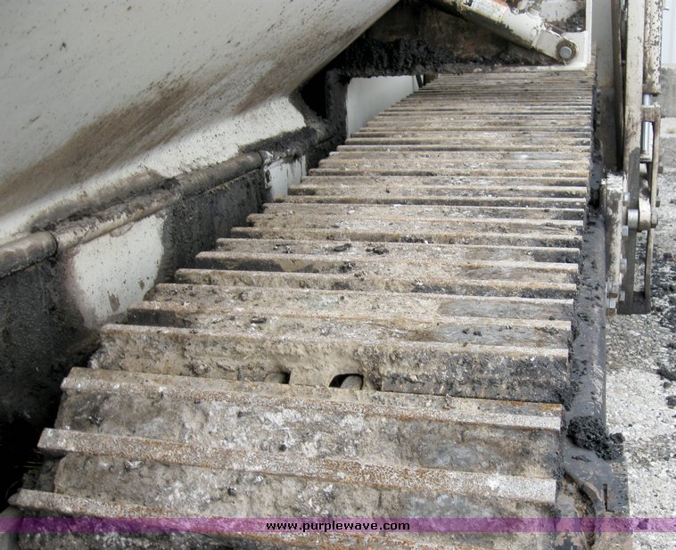 image for item 8028 1995 Cedarapids CR461 paver