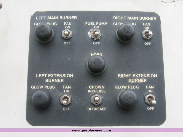 image for item 8028 1995 Cedarapids CR461 paver