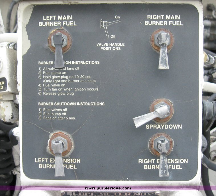 image for item 8028 1995 Cedarapids CR461 paver