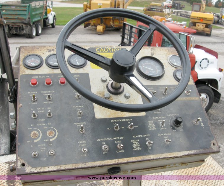 image for item 8028 1995 Cedarapids CR461 paver