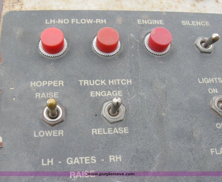 image for item 8028 1995 Cedarapids CR461 paver