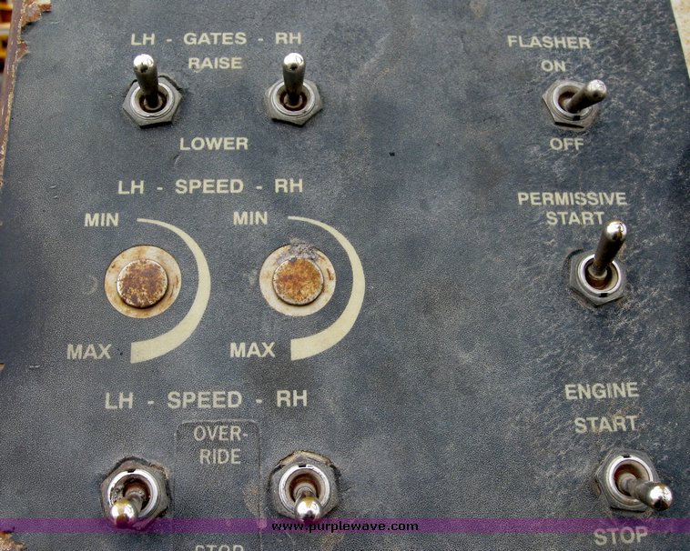 image for item 8028 1995 Cedarapids CR461 paver