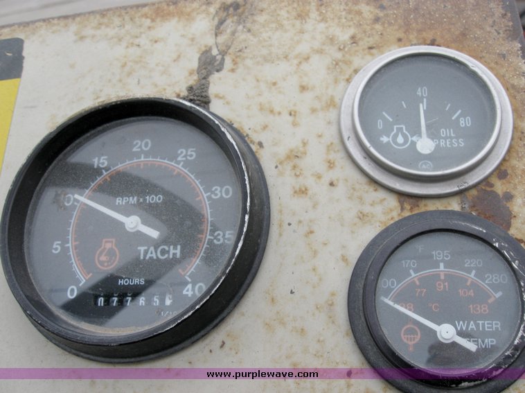 image for item 8028 1995 Cedarapids CR461 paver