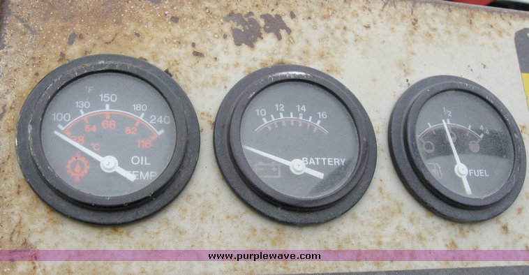 image for item 8028 1995 Cedarapids CR461 paver