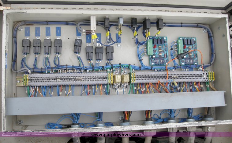 image for item 8028 1995 Cedarapids CR461 paver