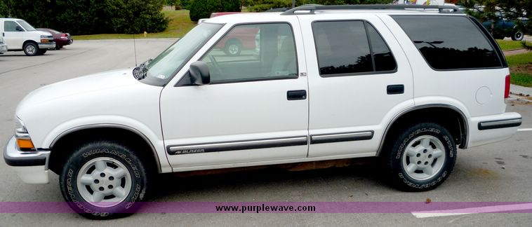 image for item 2081 1999 Chevrolet Blazer