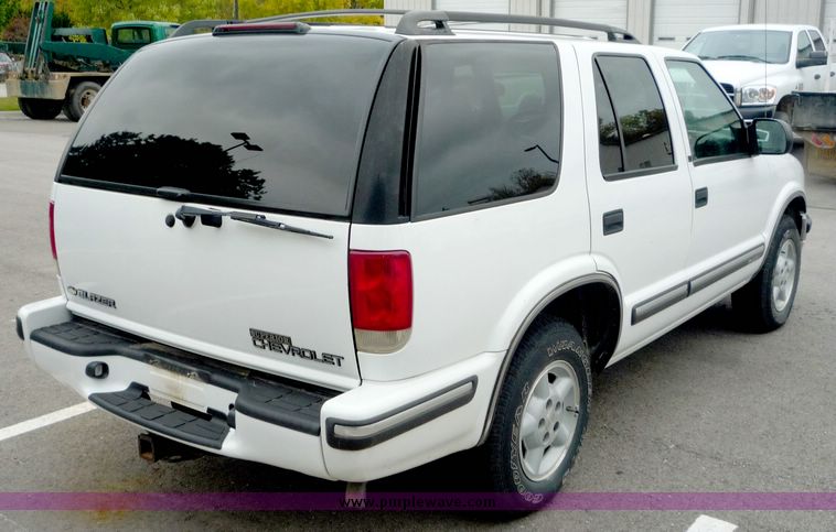 image for item 2081 1999 Chevrolet Blazer