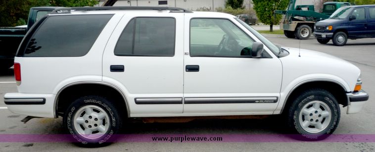 image for item 2081 1999 Chevrolet Blazer