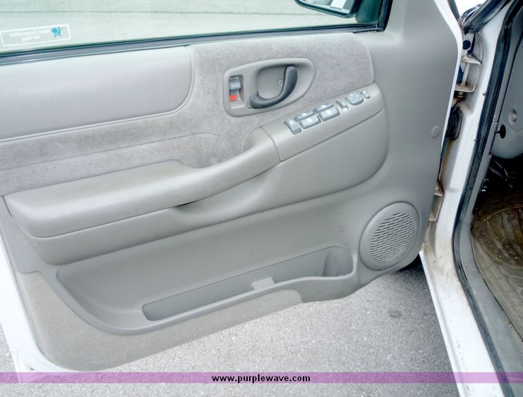 image for item 2081 1999 Chevrolet Blazer