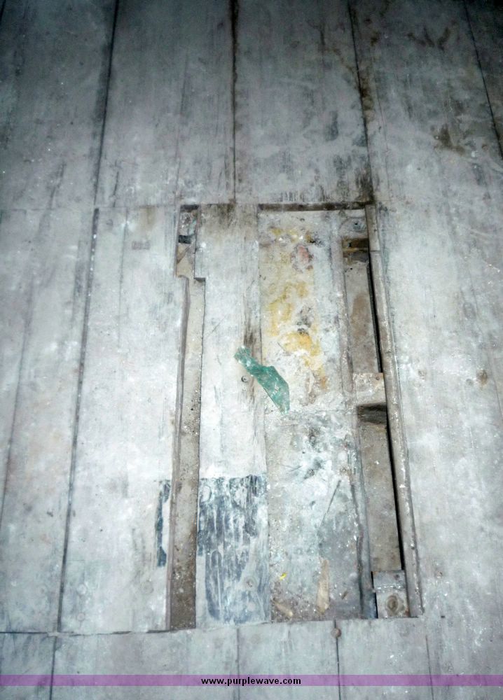 image for item 2107 40' aluminum storage container