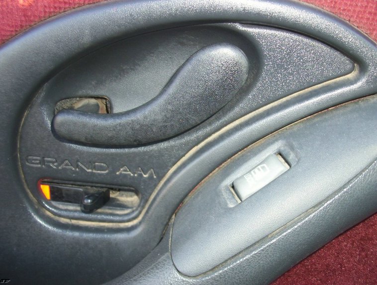 image for item 4032 1993 Pontiac Grand Am SE