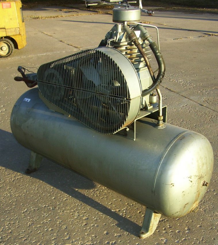 image for item 4035 Flightline 100 gallon air compressor