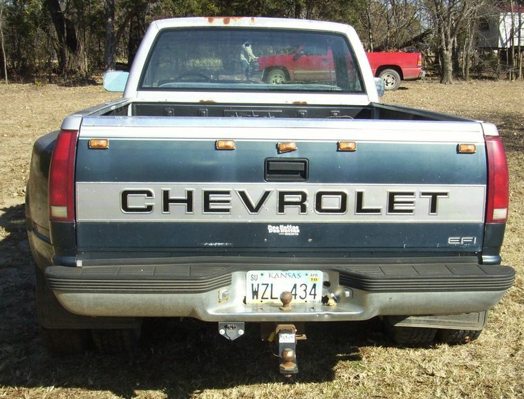 image for item 4036 1988 Chevrolet C3500 dual tire truck