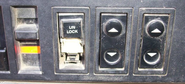 image for item 4036 1988 Chevrolet C3500 dual tire truck