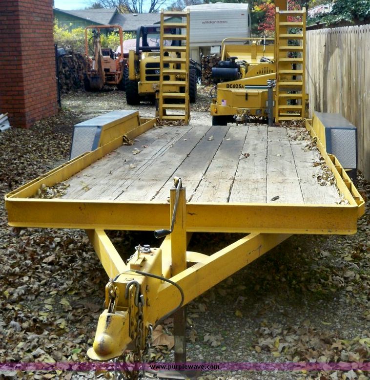 image for item 4182 2002 Region Weld 16' tandem axle trailer