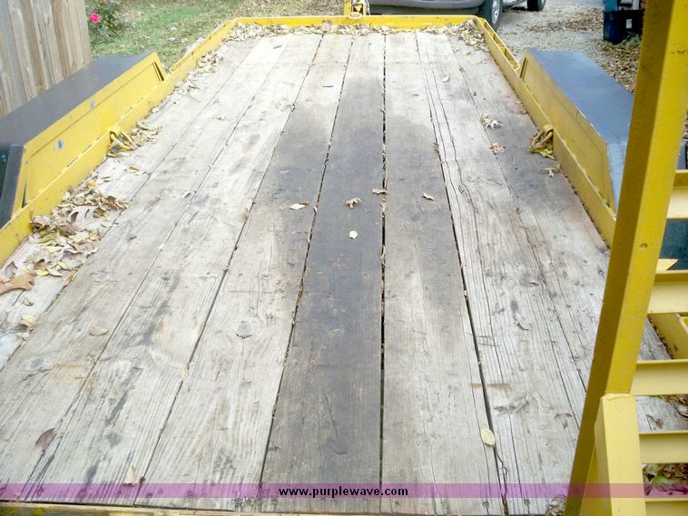 image for item 4182 2002 Region Weld 16' tandem axle trailer