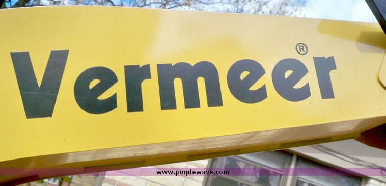 image for item 4183 Vermeer BC625A auto feed II chipper