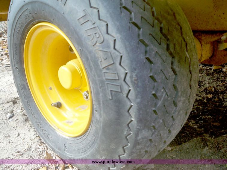 image for item 4183 Vermeer BC625A auto feed II chipper