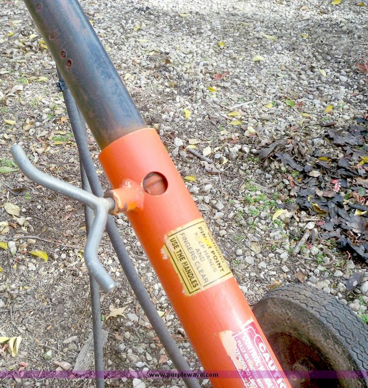 image for item 4187 2002 Compac PHD compact towable post auger