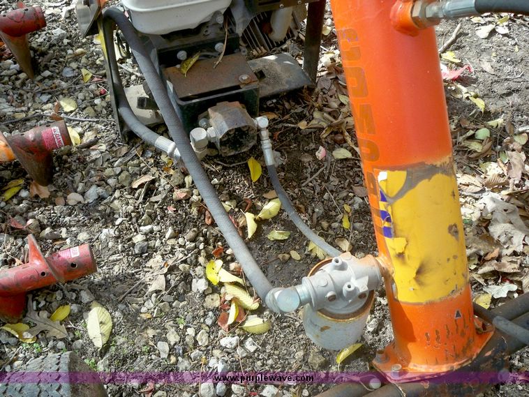 image for item 4187 2002 Compac PHD compact towable post auger