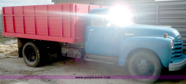 image for item 4315 1948 Chevrolet grain truck