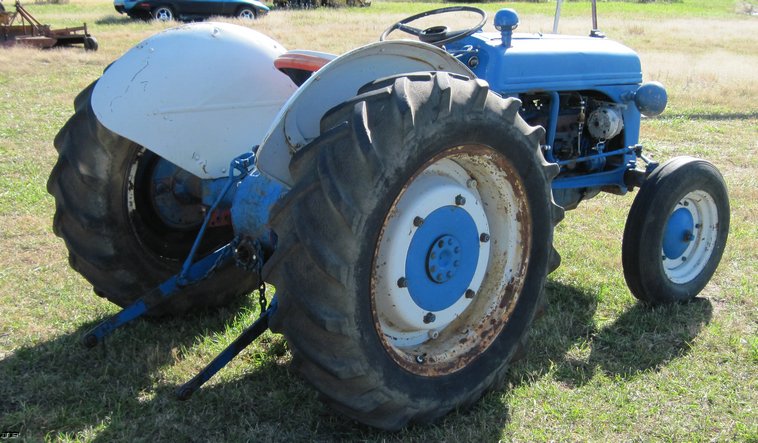 image for item 4450 Ford 9N tractor