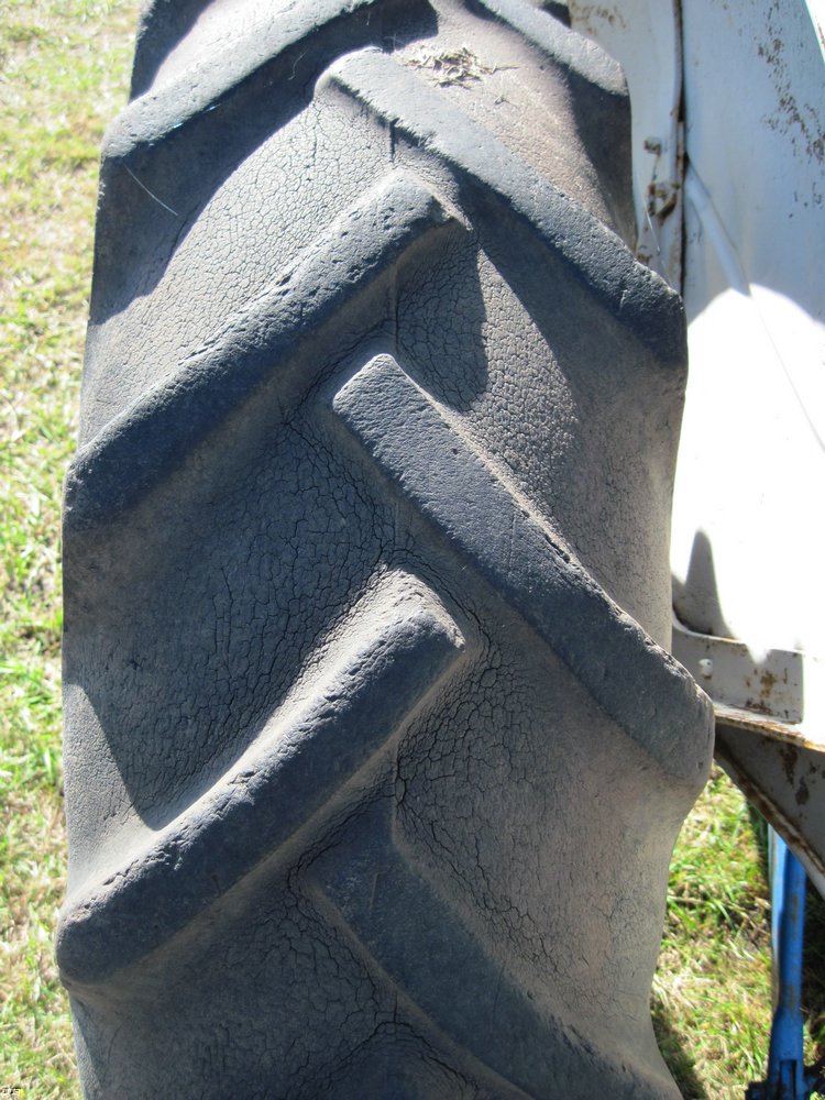 image for item 4450 Ford 9N tractor