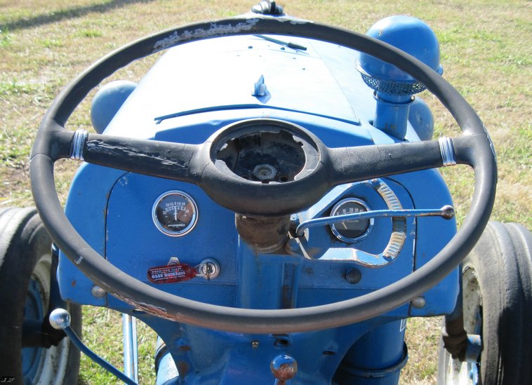 image for item 4450 Ford 9N tractor